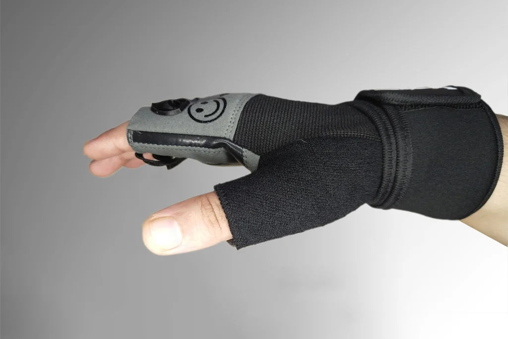 Rubber Knuckels Gym Gloves for Men and Women in Pakistan with added support and grip